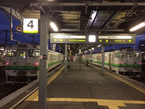 早朝の函館駅