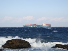 観音崎から見る、三井商船の貨物船