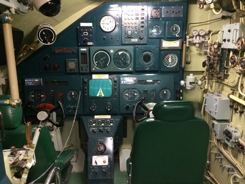 潜水艦の操舵席